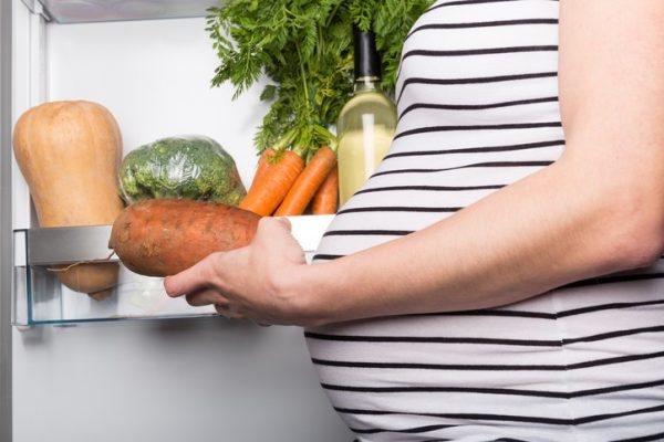 Đầy bụng khi mang thai có nguy hiểm không? Nguyên nhân và cách khắc phục