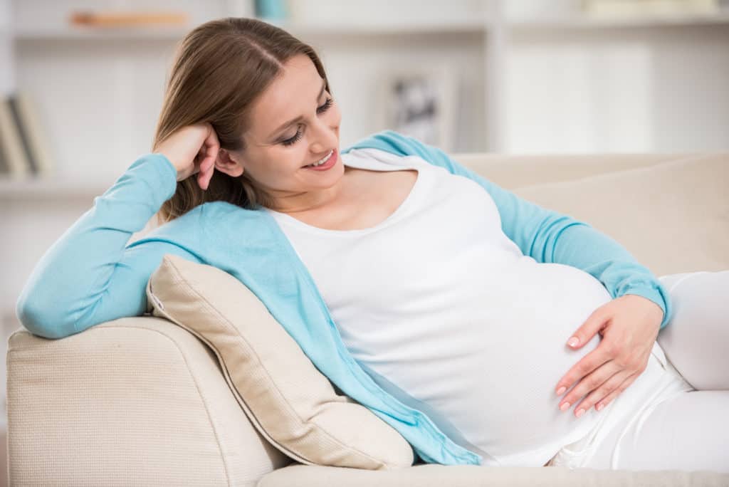 Buồn ngủ nhiều có phải dấu hiệu mang thai không?