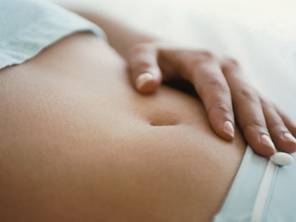 Vì sao mẹ bầu đau bụng dưới khi mang thai tuần đầu?