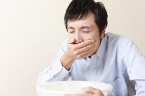 Cách giảm triệu chứng buồn nôn sau khi ăn