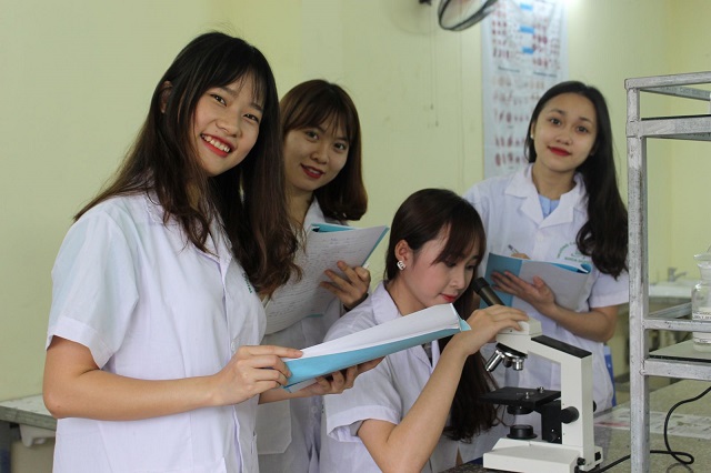 Nên học Cao đẳng Dược hay Đại học Dược?